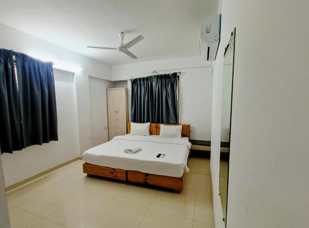 Ornate Service Apartments Poona Buitenkant foto